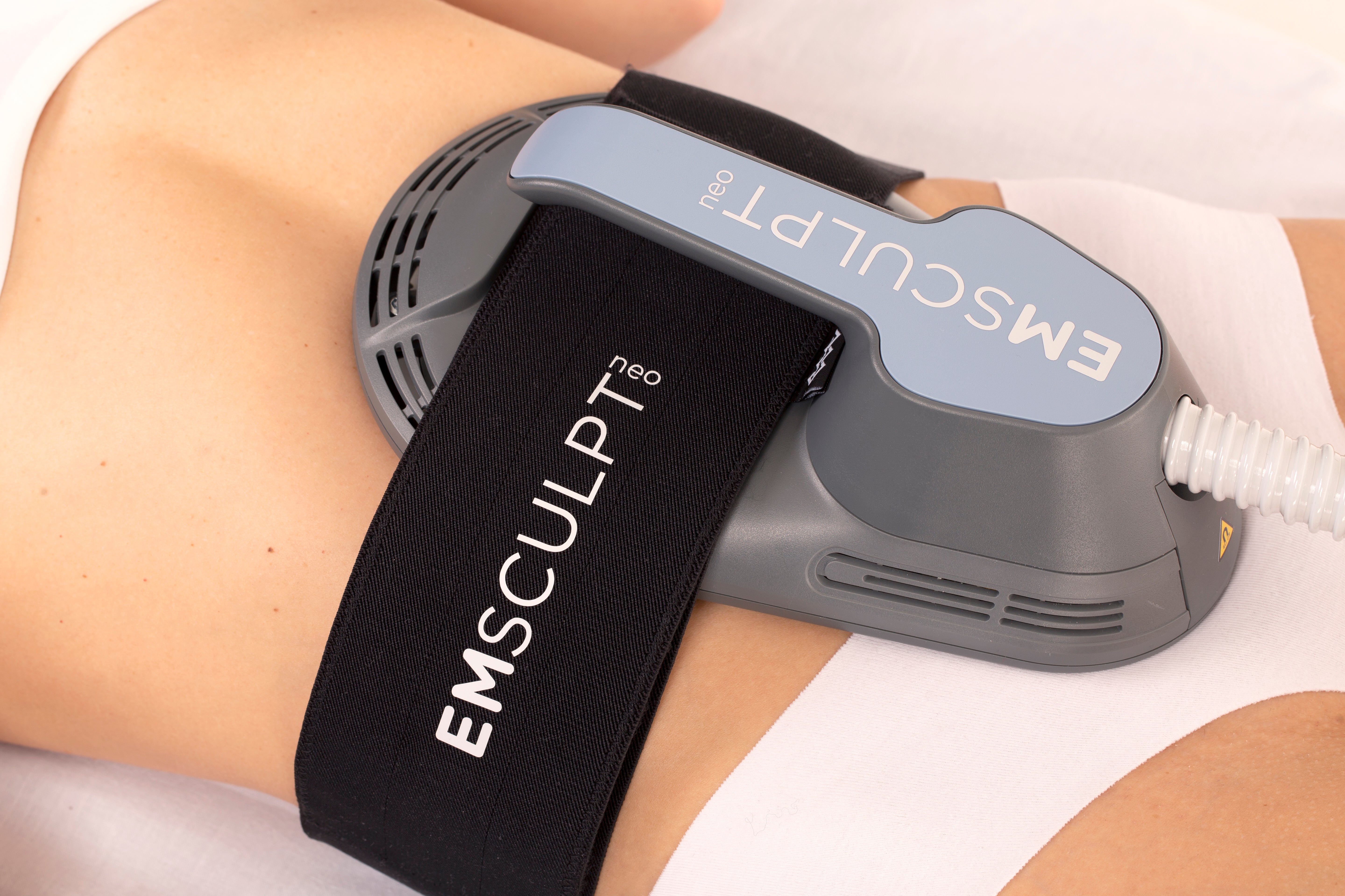Emsculpt Neo to the abdomen to increase muscle mass and reduce fat 